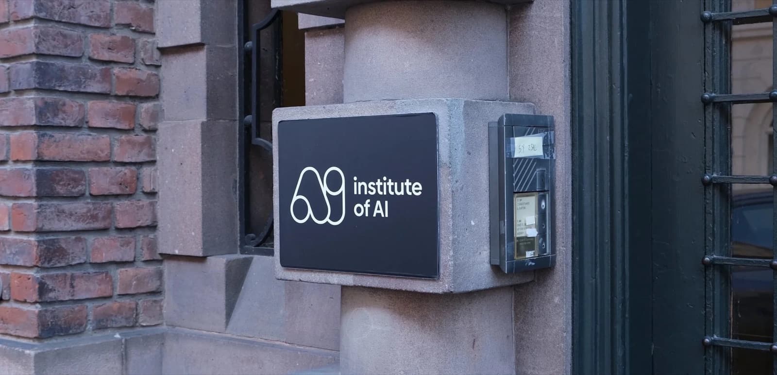 Indgangen til institute of AI på Rosenvængets Allé